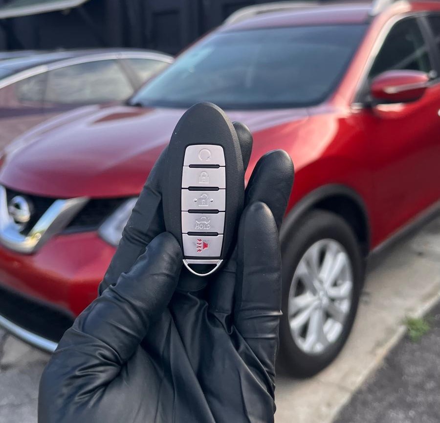 alt="trusted Locksmith in Orlando, car key"