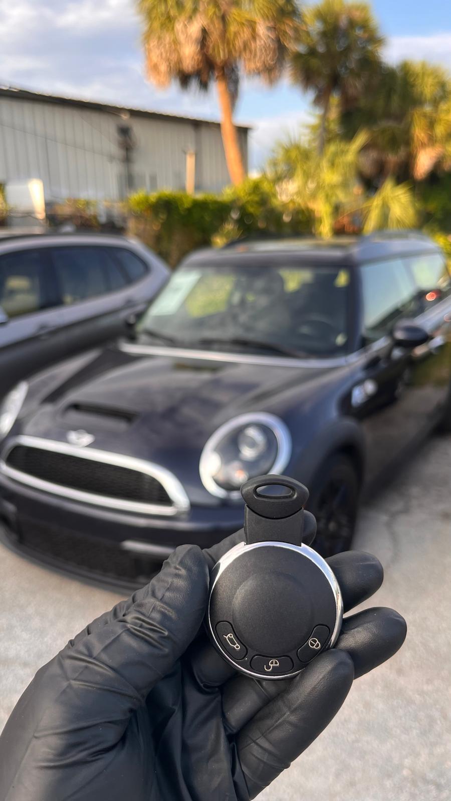 alt="affordable Locksmith car key"