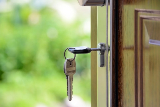 alt="residential Locksmith near me"