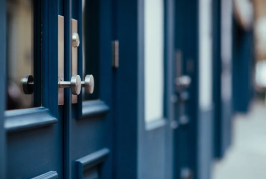 alt="Commercial Locksmith for Construction & Businesses door lock"